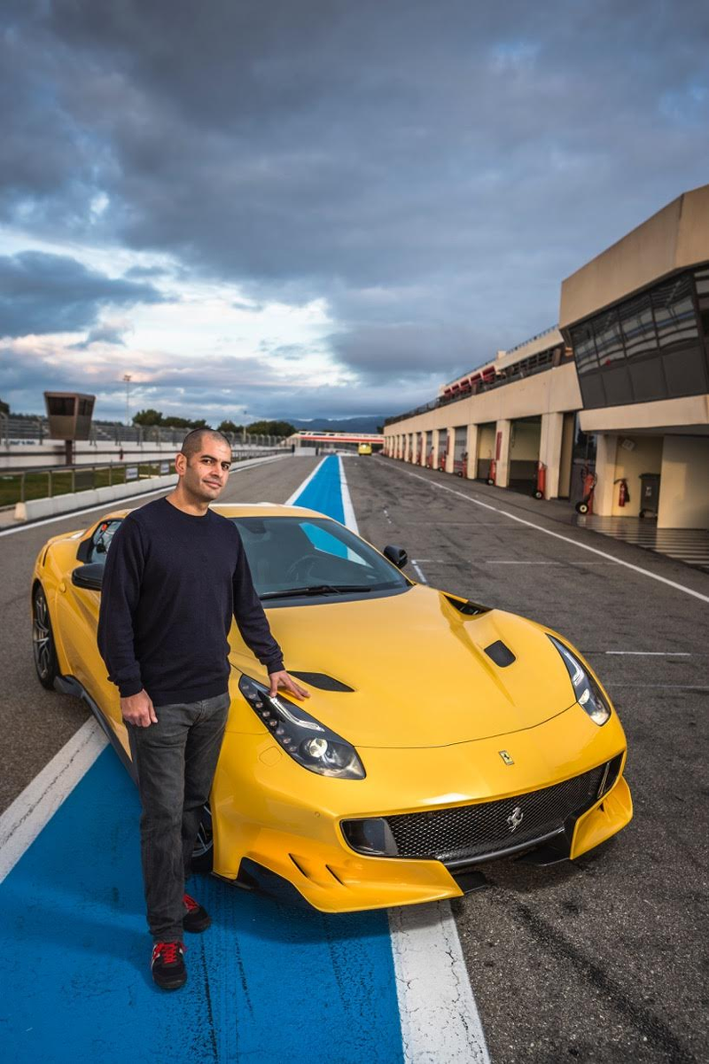 Illustration for article titled Chris Harris Makes His Top Gear Debut Tonight With Huge Ironic Ferrari Test